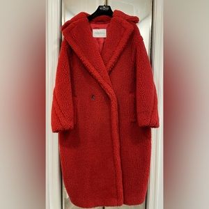 Max Mara Teddy Bear Icon Coat in size small. New. Beautiful red color.